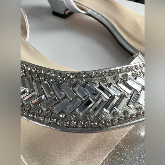 Nwot Benjamin Walk Touch Ups Silver Rhinestone Formal Kitten Heel Shoe Size 7.5 - Picture 7 of 16